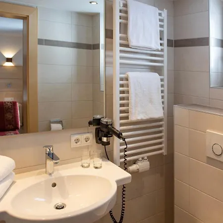 Glanzer Homes Hochsoelden 住宿加早餐酒店 3*