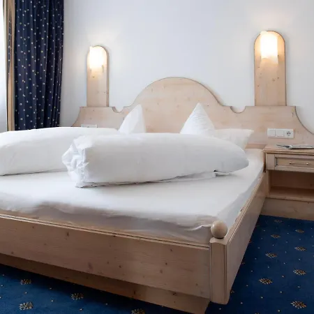 Glanzer Homes Hochsoelden B&B *