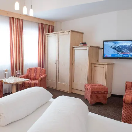 לינה וארוחת בוקר Glanzer Homes Hochsoelden 3*